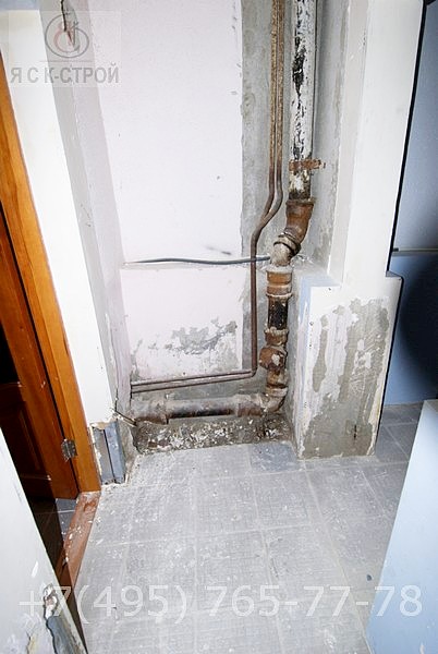 Ремонт маленькой ванной комнаты - стояк канализации то же старые будет меняться